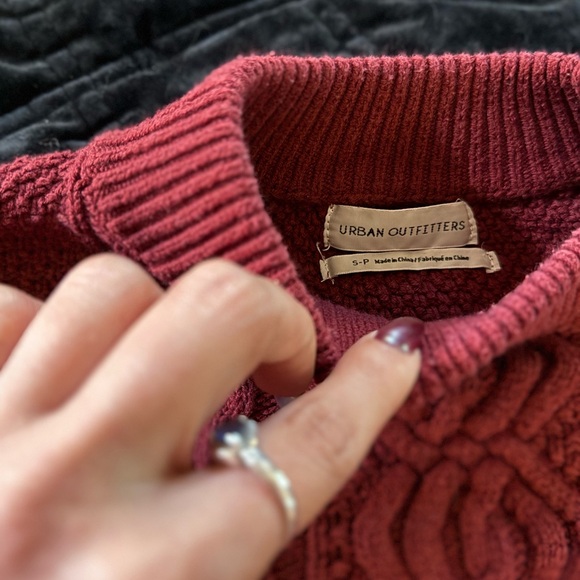 URBAN OUTFITTERS Maroon Cable Knit Turtleneck Sweater - Picture 2 of 13